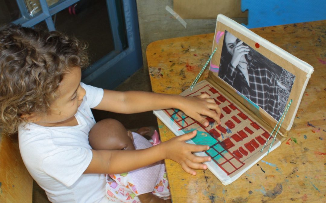 Pensando sobre o uso das telas por crianças pequenas