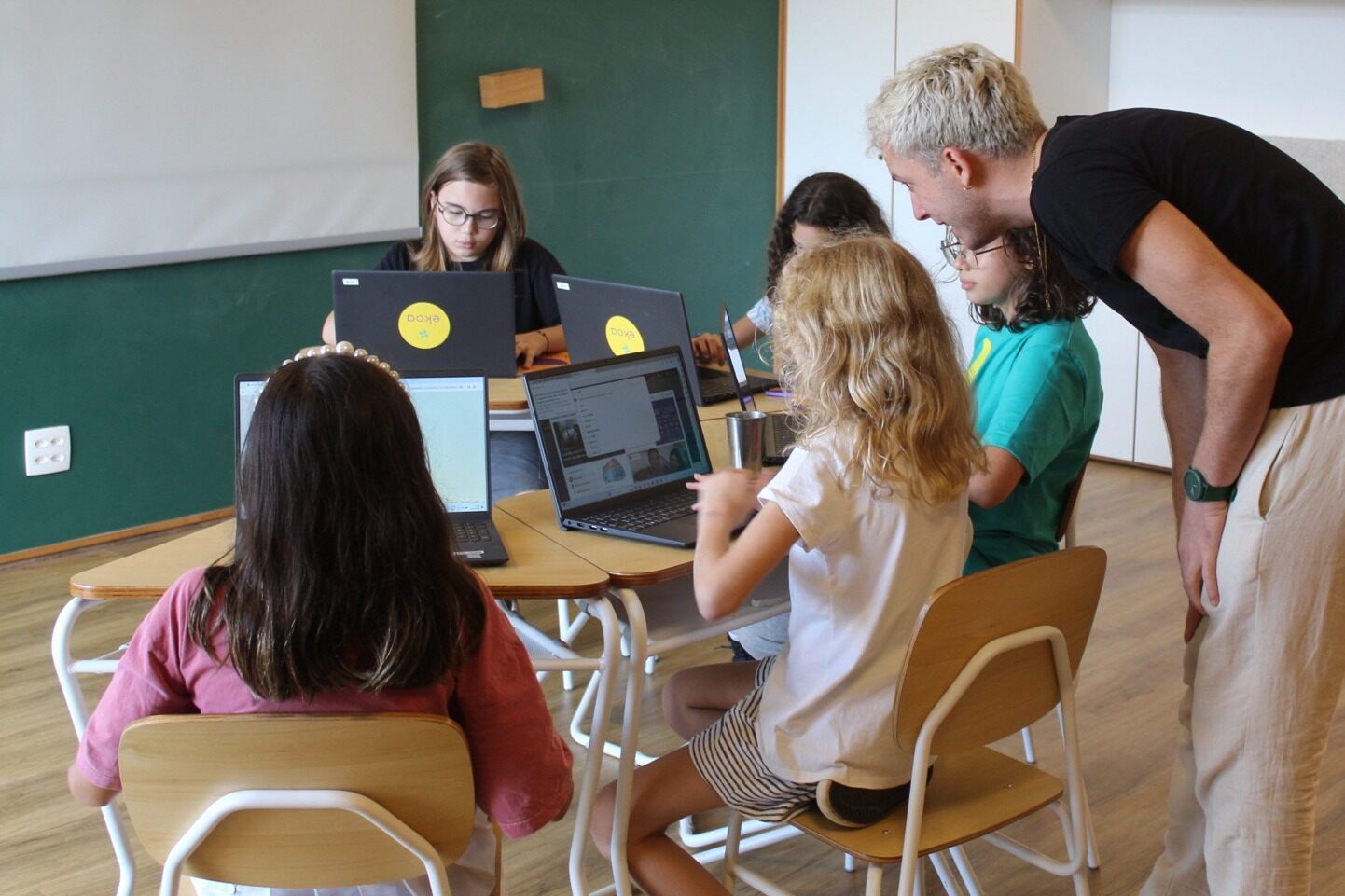 Ekoa responde: Celular na escola?